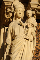 Portail de la Vierge, statue centrale - Notre-Dame de Paris