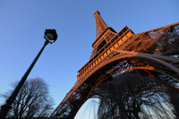 Vue en contre plongée de la Tour Eiffel